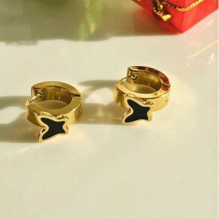 Créoles dorées femme à motif papillon noir, petits anneaux épais au style discret