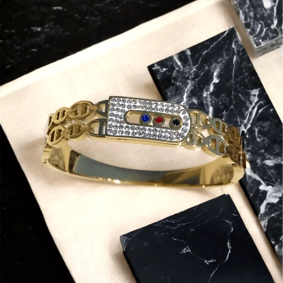 Bracelet Jonc Boucle Scintillante – Pavé de Cristaux & Gemmes Tricolores Doré en Acier Inoxydable – Image 1