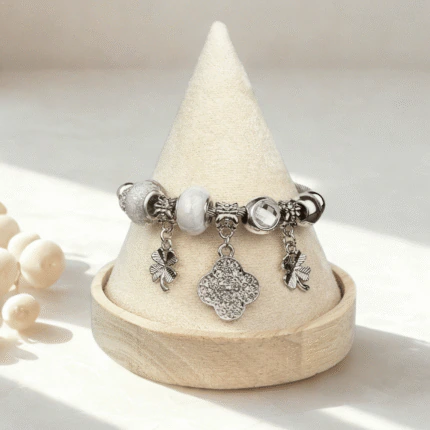 Bracelet jonc câble argenté femme à perles coulissantes, charm trèfle pavé de strass et trèfles ajourés