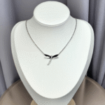 Collier Libellule Argentée – Symbolique Délicate en Acier Inoxydable – Image 2