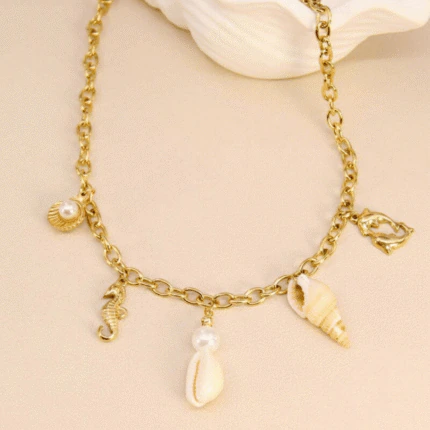 Collier coquillage doré femme à charms hippocampe, dauphins, coquillages naturels et perles nacrées