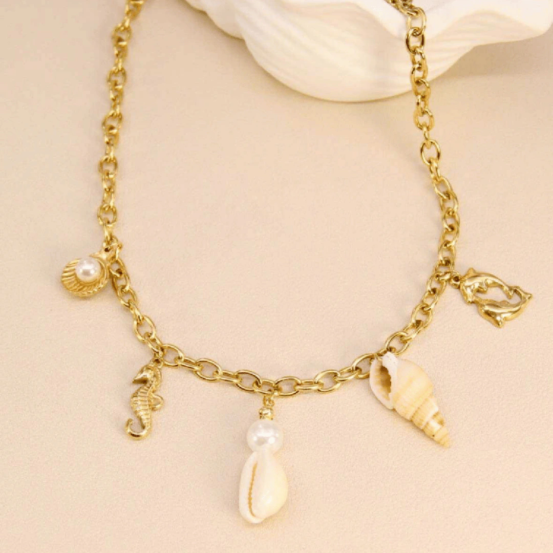 Collier coquillage doré femme à charms hippocampe, dauphins, coquillages naturels et perles nacrées