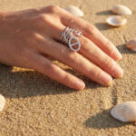 Bague femme argentée ouverte à charms ovales tendance
