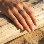Bague femme argentée motif couronne brillante chic