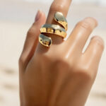 Bague femme dorée ouverte effet ruban large tendance