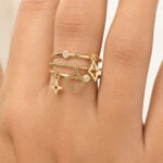 Bague femme dorée multi-rangs charms trèfle élégante