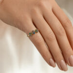 Bague femme dorée fleurs colorées et détails brillants – Image 2
