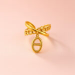 Bague femme dorée maillon avec charm ovale tendance