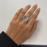 Bague femme argentée large charm trèfle brillant chic