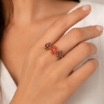 Bague femme dorée trio de fleurs colorées brillantes