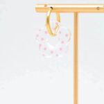 Boucles d’oreilles créoles dorées fleur à pois femme – Image 2
