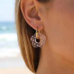 Boucles d’oreilles créoles dorées fleur à pois femme