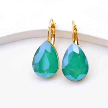 Boucles d'oreilles pendantes dorées à goutte facettée vert turquoise aux reflets bleutés