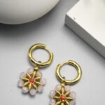 Boucles d’oreilles femme créoles dorées fleur perles rosées