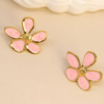 Boucles d’oreilles femme fleur dorées rose poudré chic – Image 2