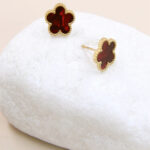 Boucles d’oreilles clous fleur rouge dorées femme