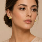 Boucles d’oreilles clous fleur dorée brillante femme