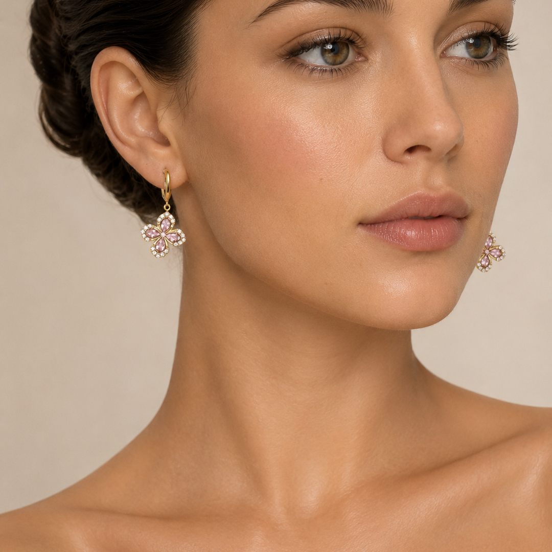 LV-BO-60 Boucles d’oreilles créoles papillon rose dorées femme – Image 1