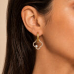 Boucles d’oreilles créoles trèfle perle dorées femme