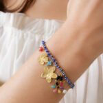 Bracelet femme bleu doré breloques fleurs multicolores