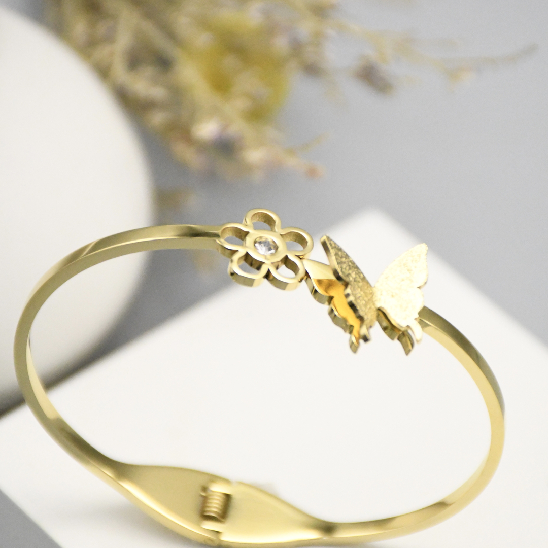 LV-BR-60-1 Bracelet jonc doré femme motif fleur et papillon strass – Image 1
