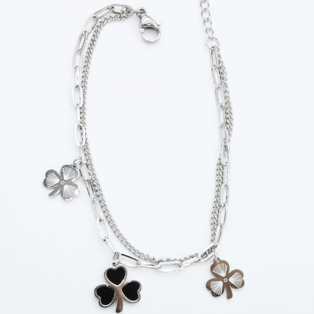 Bracelet argenté femme double chaîne à pendentifs trèfles gravés et un trèfle noir, avec rallonge