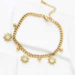 Bracelet doré femme maille gourmette charms soleil – Image 2