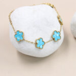 Bracelet doré femme motifs trèfles bleu turquoise chaîne fine