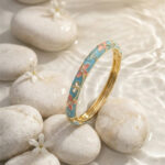 Bracelet jonc doré femme bleu turquoise fleurs roses – Image 2