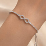 Bracelet argenté femme ajustable motif infini brillant