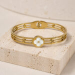 Bracelet jonc doré ajouré fleur blanche chic femme – Image 4