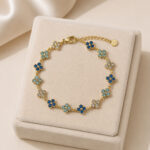 Bracelet doré femme fleurs bleues et détails scintillants – Image 2