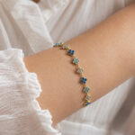 Bracelet doré femme fleurs bleues et détails scintillants