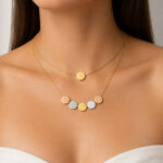 Parure dorée collier double rang et boucles rondes femme – Image 2