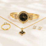 Coffret parure dorée montre et bijoux noirs femme chic – Image 3