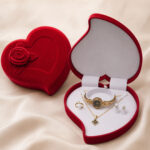 Coffret parure dorée montre et bijoux noirs femme chic