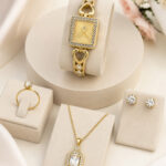Coffret parure dorée montre carrée et bijoux femme – Image 3