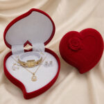 Coffret parure dorée montre carrée et bijoux femme