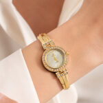 Coffret bijoux doré avec montre et collier cœur femme – Image 3