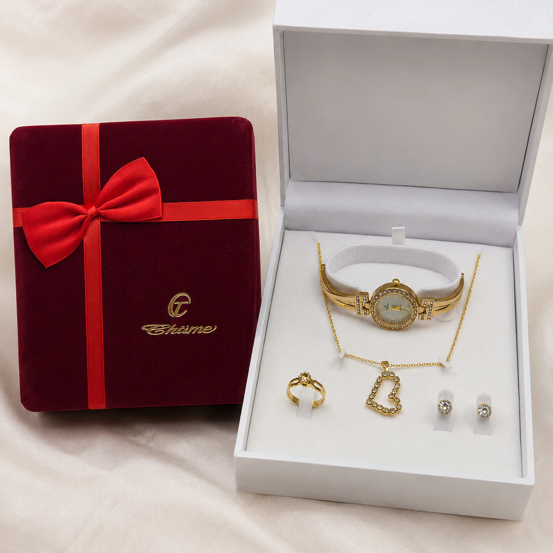Coffret cadeau bordeaux à nœud rouge et écrin blanc contenant montre, collier cœur, bague et puces