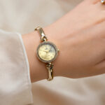 Coffret bijoux doré femme montre et parure trèfle élégant – Image 4