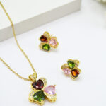 Parure dorée femme pendentif trèfle multicolore chic – Image 7