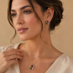 Parure dorée femme pendentif trèfle multicolore chic