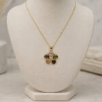 Parure dorée femme pendentif fleur multicolore chic – Image 4