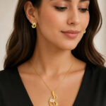 Parure dorée femme pendentif arabesque chic lumineux