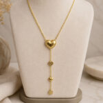Parure dorée femme collier cœur et boucles ajourées – Image 3
