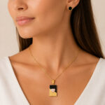 Parure dorée femme pendentif rectangle noir cœur rose