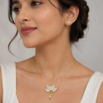 Parure femme collier arbre doré et puces brillantes