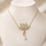Parure femme collier arbre doré et puces brillantes – Image 3