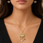 Parure dorée femme médaillon libellule et papillons